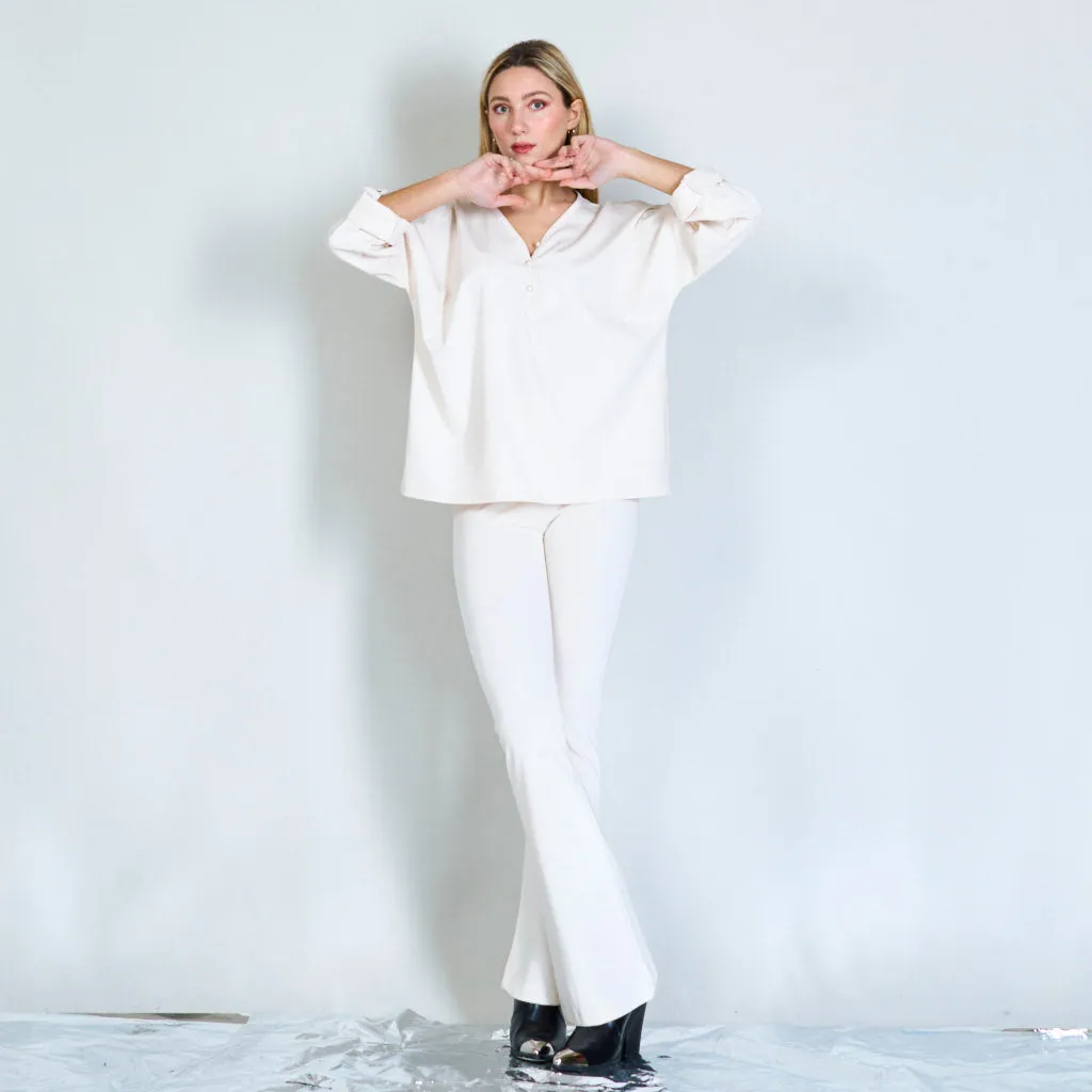 Blouse with buttoned pearls wholesale