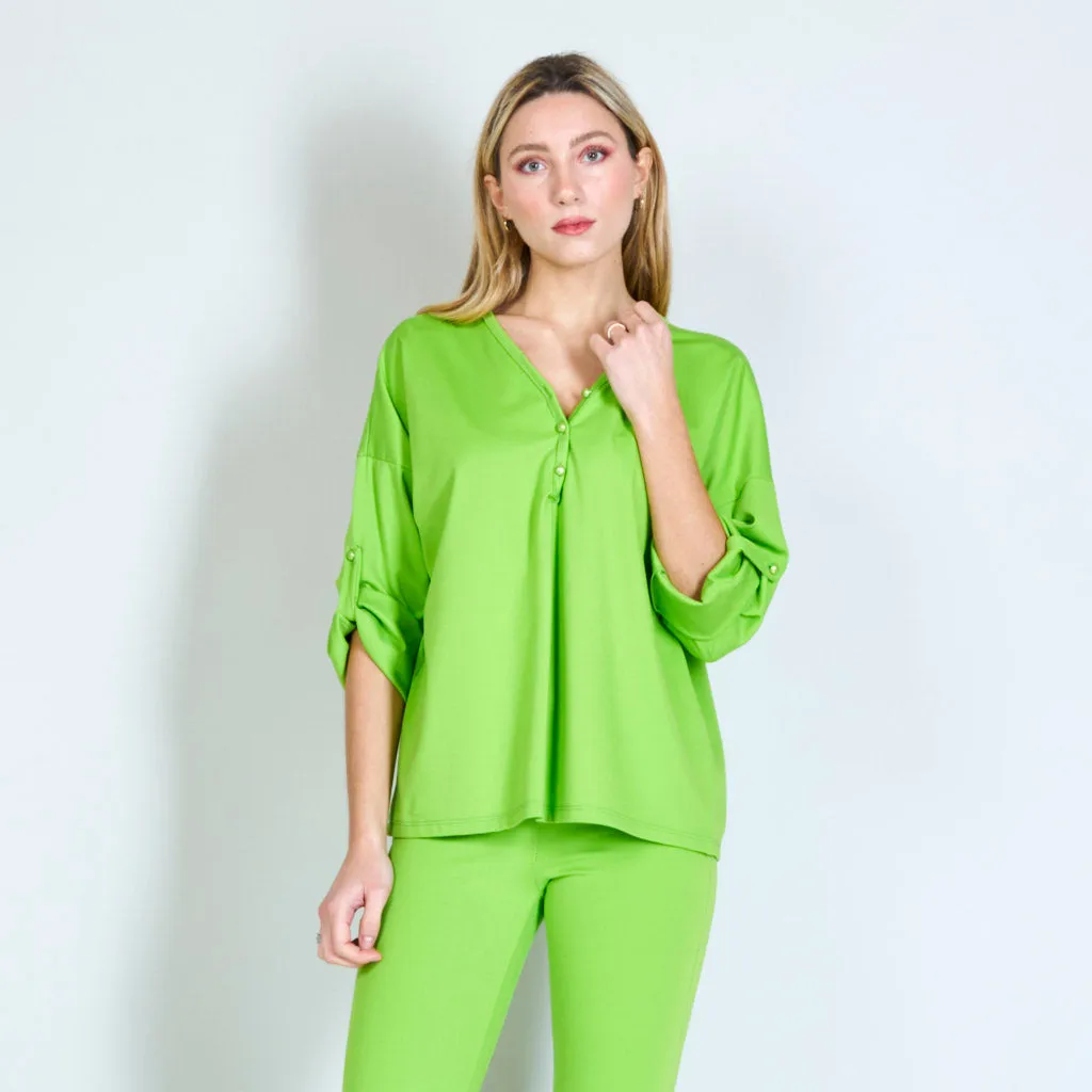 Blouse with buttoned pearls wholesale