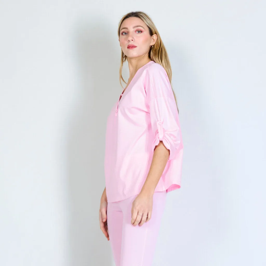 Blouse with buttoned pearls wholesale