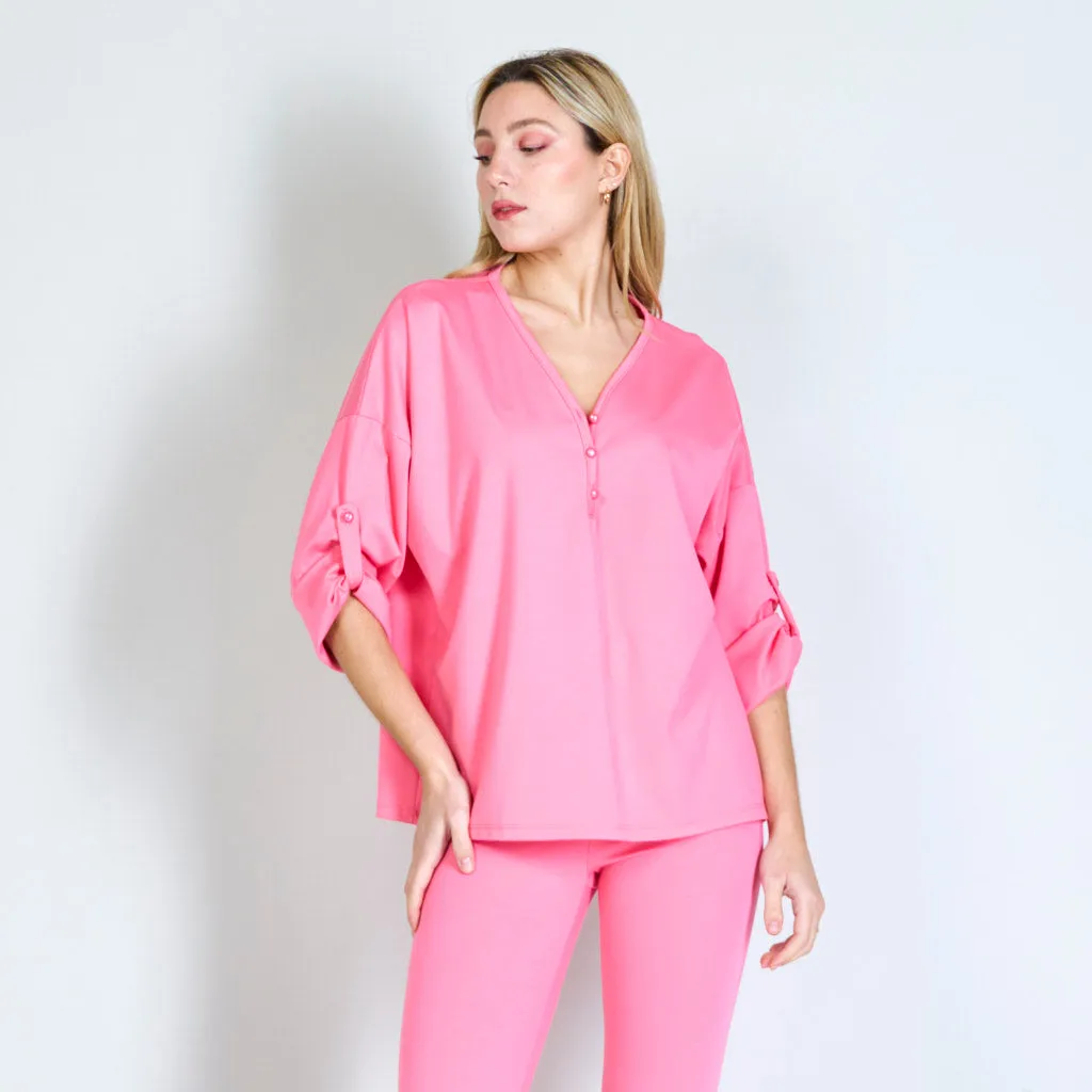Blouse with buttoned pearls wholesale