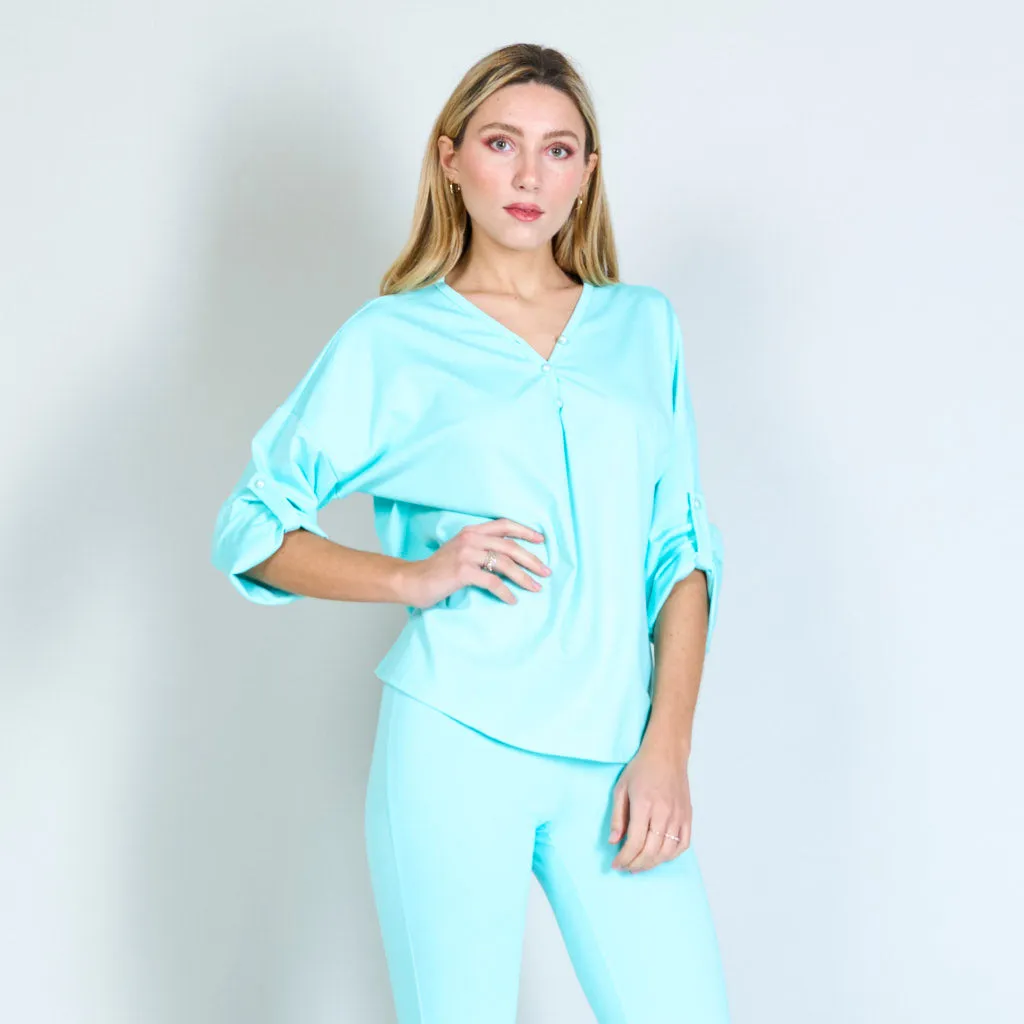 Blouse with buttoned pearls wholesale