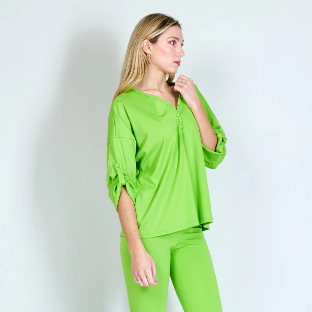 Blouse with buttoned pearls wholesale