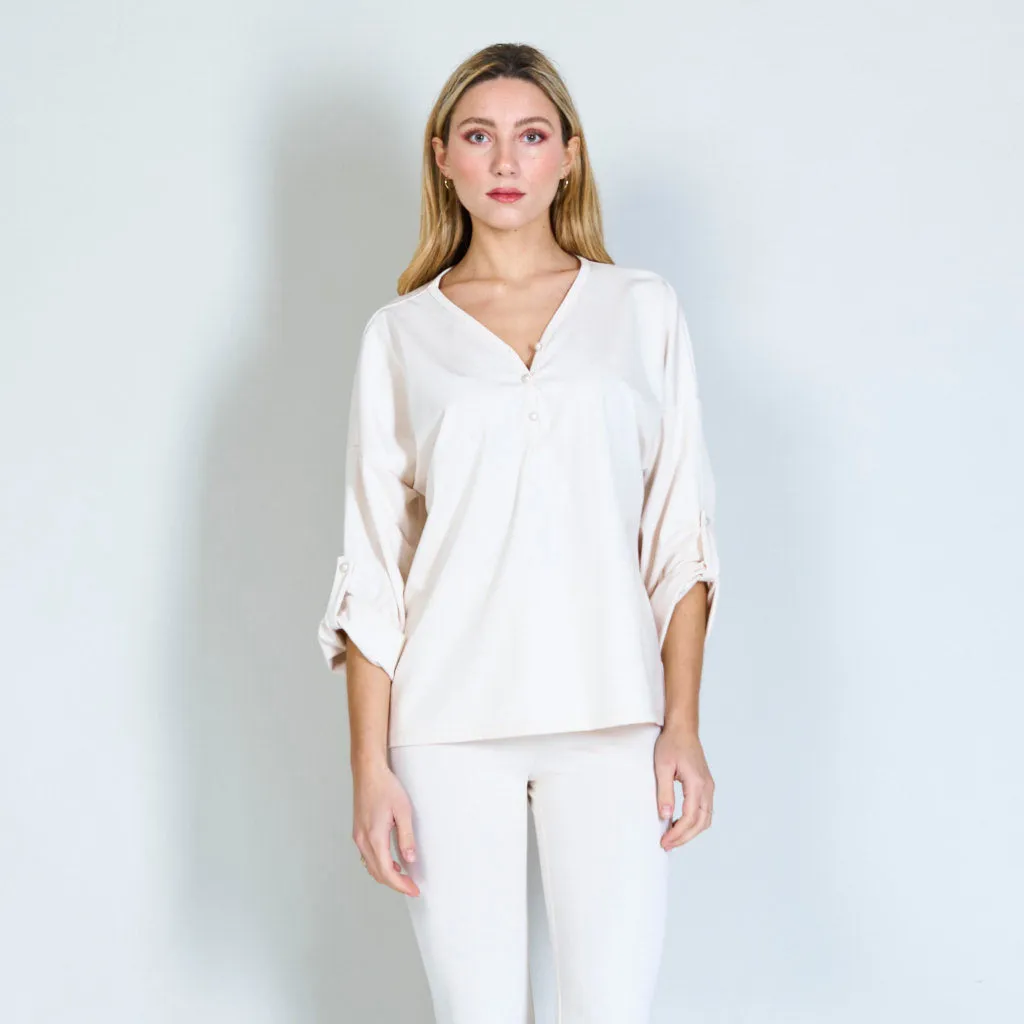 Blouse with buttoned pearls wholesale