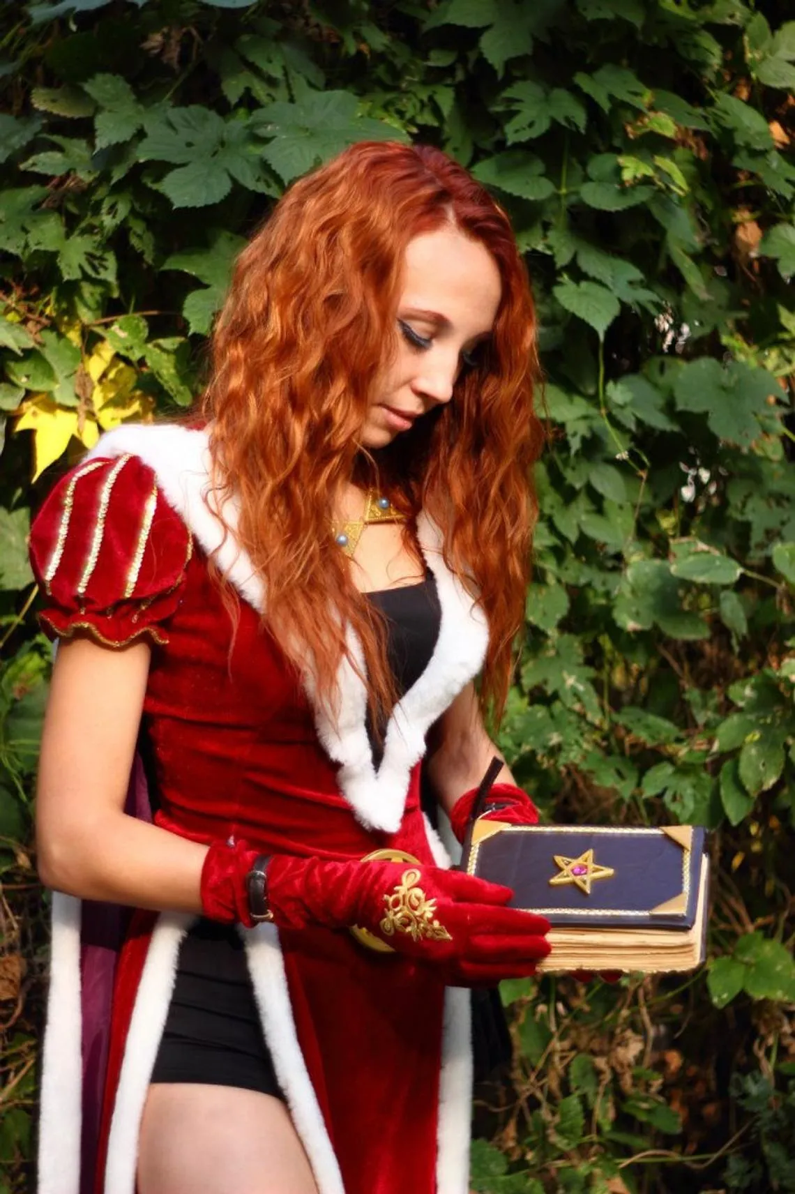 Princess Wizard dress cosplay costume Red medieval outfit with cloak and gloves